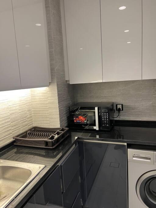 Modern Studio In The Heart Of Аман Екстериор снимка