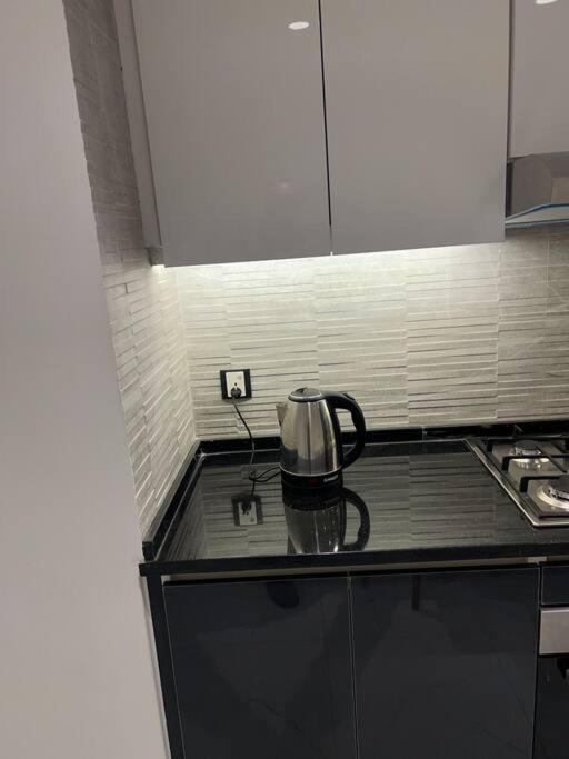 Modern Studio In The Heart Of Аман Екстериор снимка